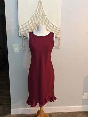 Donna Ricco New York Sleeveless Burgundy Midi Dress with Ruffle Hem